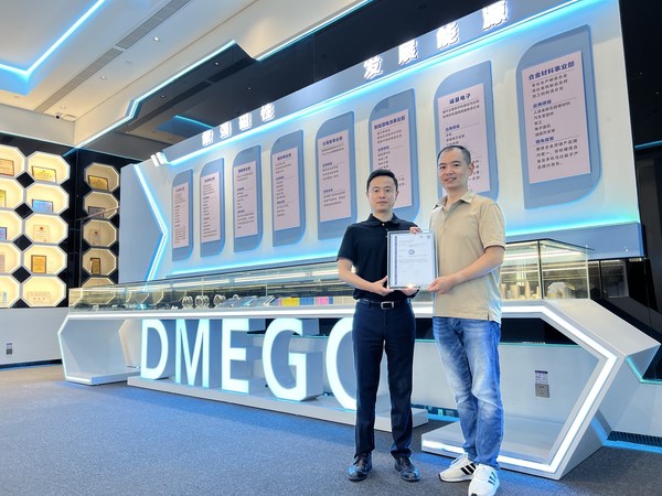 横店东磁太阳能获颁TUV南德全球首张智能光伏组件认证证书